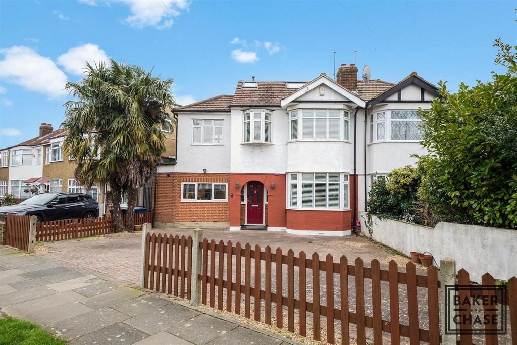 Inverness Avenue, Enfield EN1 4 bed semidetached house for sale £700,000