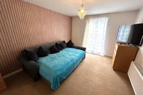 2 bedroom flat for sale, Priestfields, Leigh