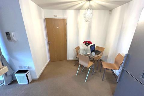 2 bedroom flat for sale, Priestfields, Leigh