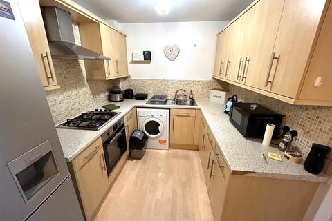 2 bedroom flat for sale, Priestfields, Leigh