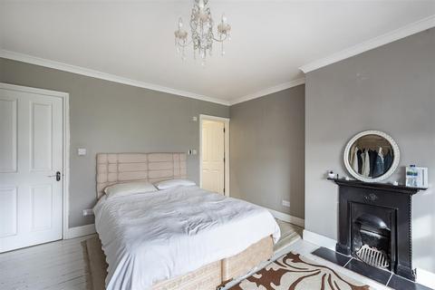 4 bedroom semi-detached house for sale - Common Lane, Harpenden