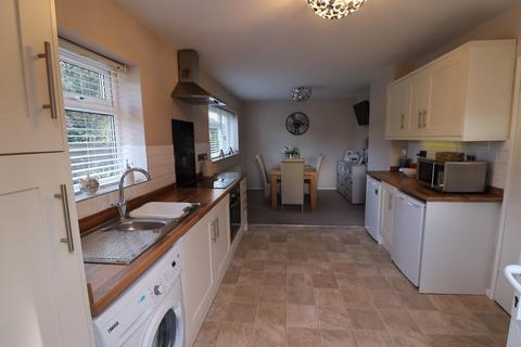 3 bedroom semi-detached house for sale - Cornish Crescent, Nuneaton