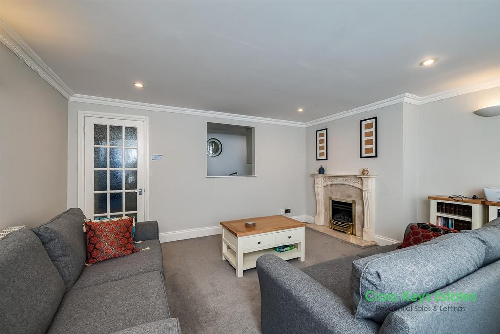 Lounge/Dining Room