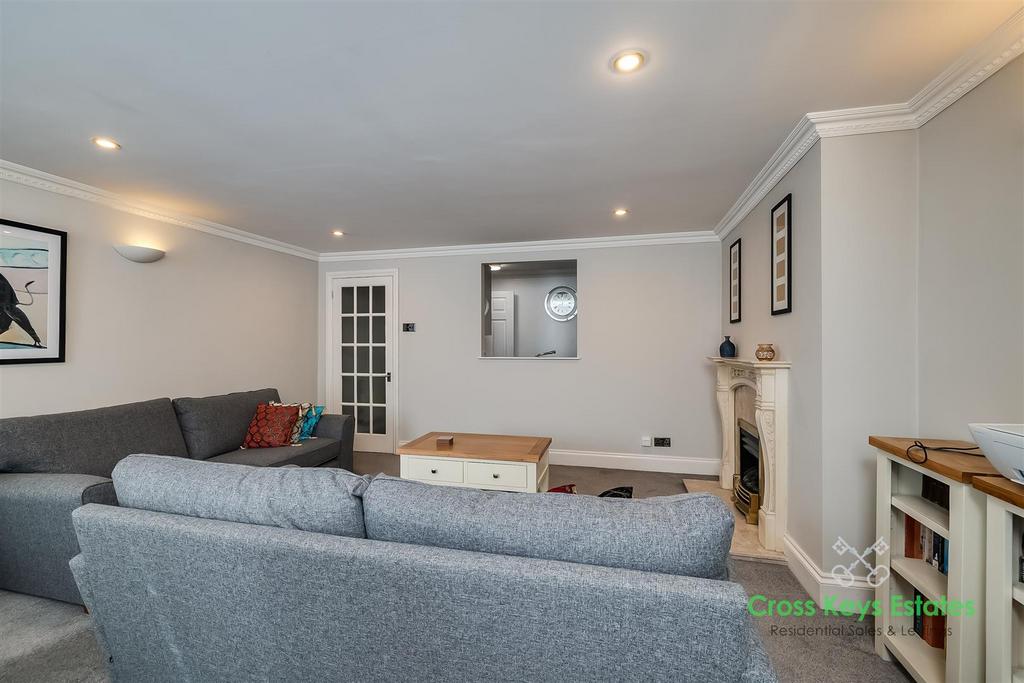 Lounge/Dining Room
