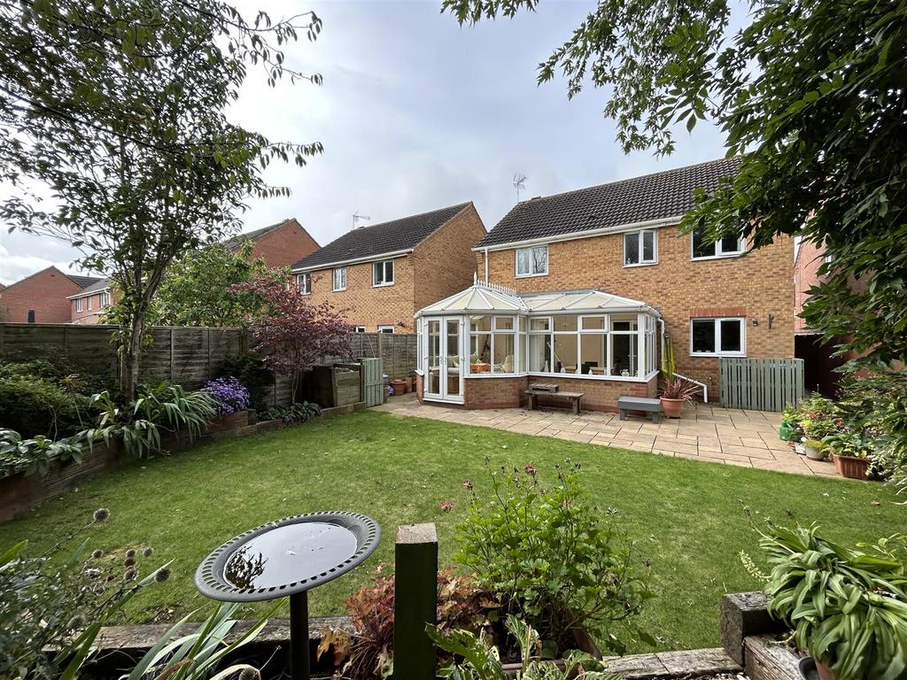 Rear Garden (2).jpg