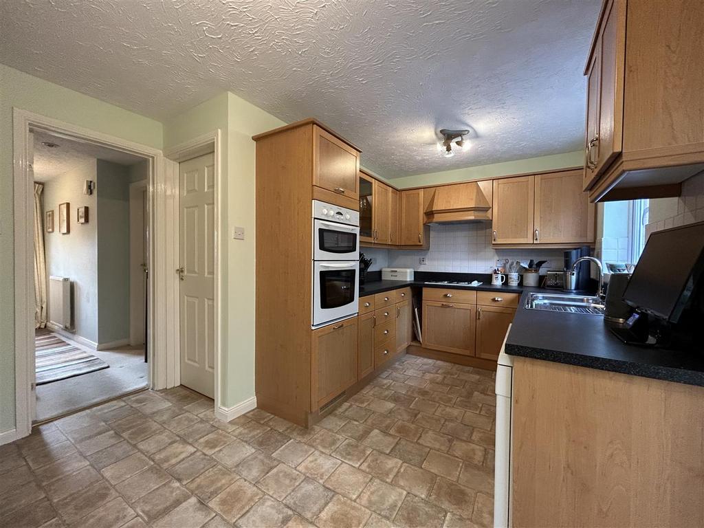 Kitchen 4.jpg