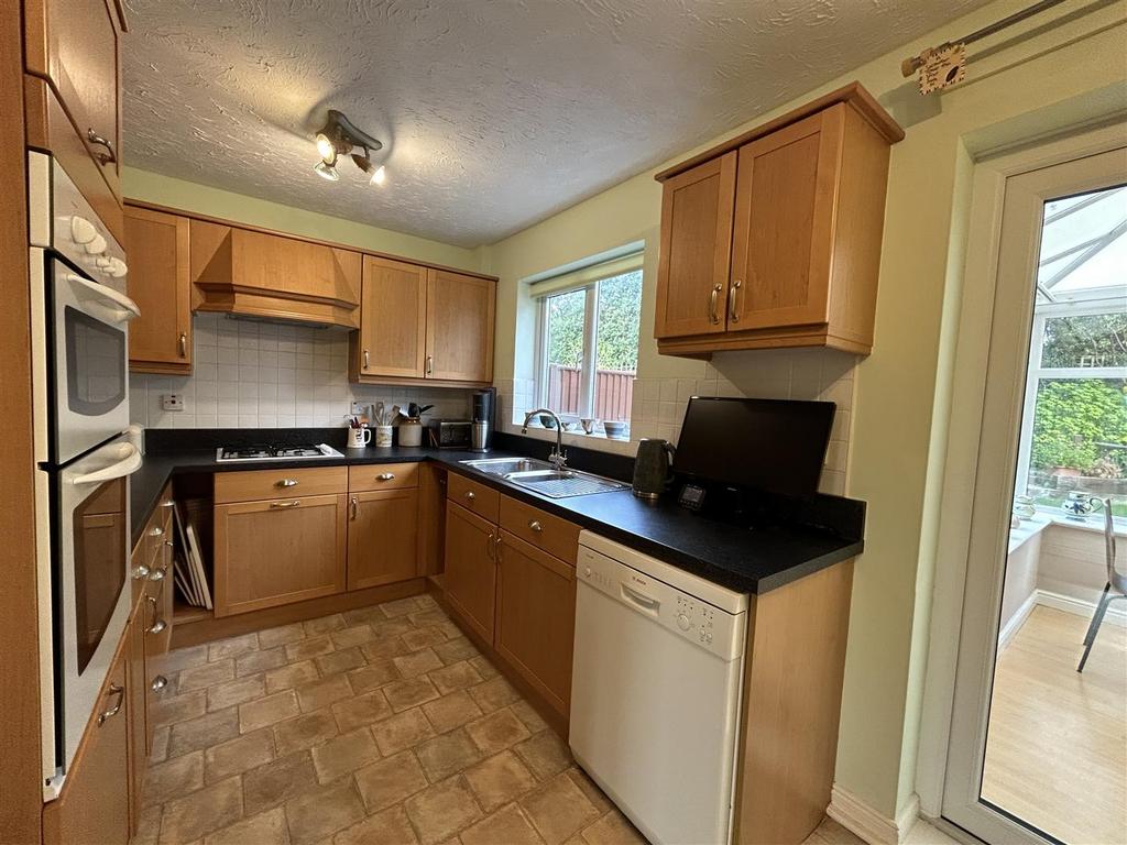 Kitchen 3.jpg