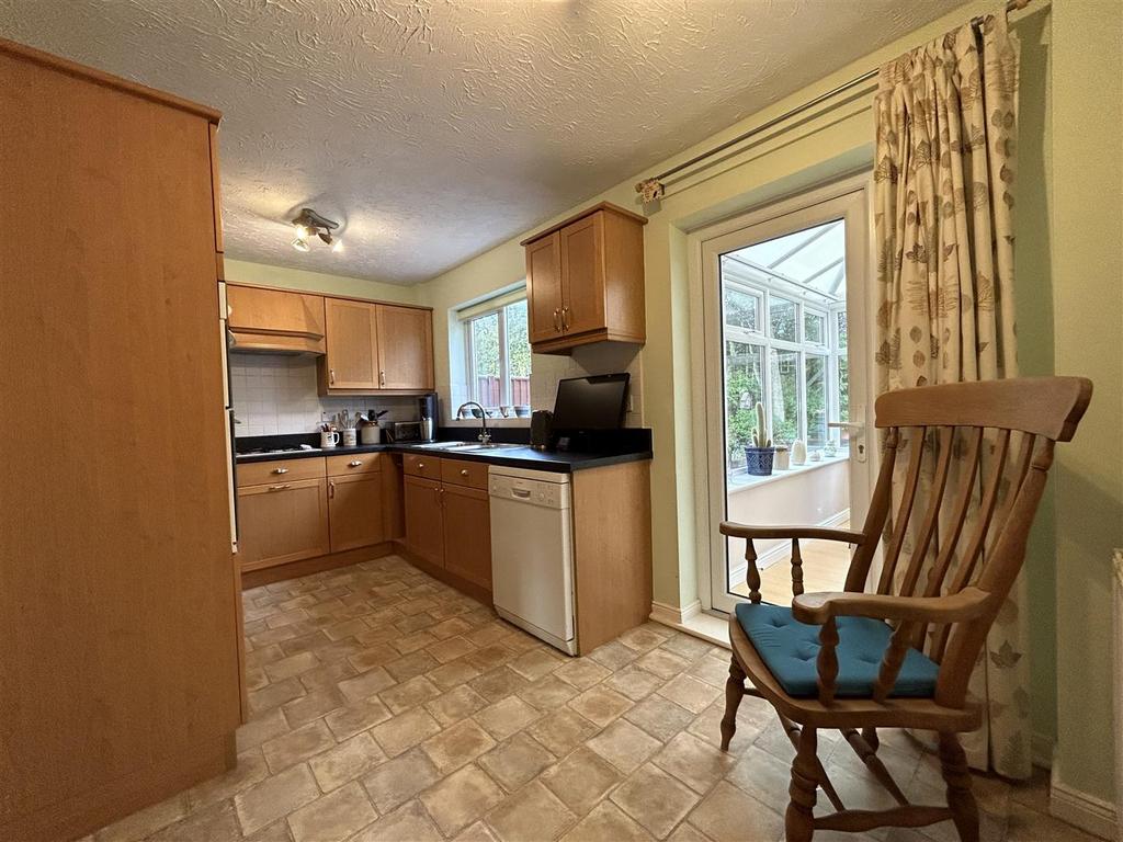 Kitchen 1.jpg