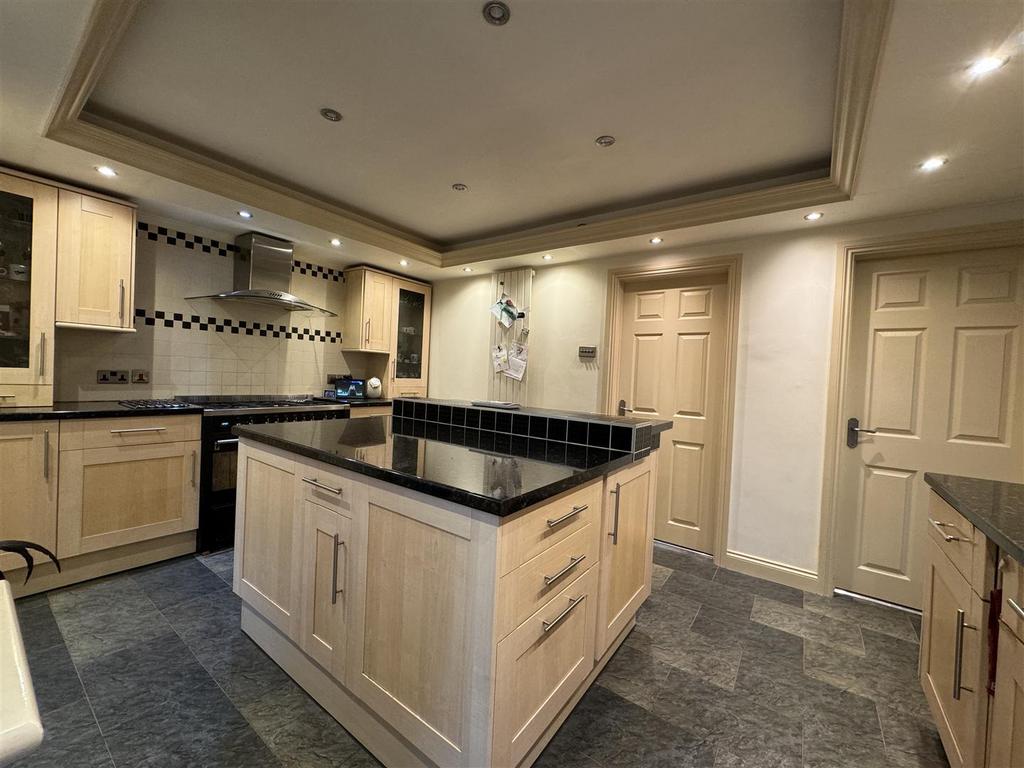 KITCHEN C.jpg