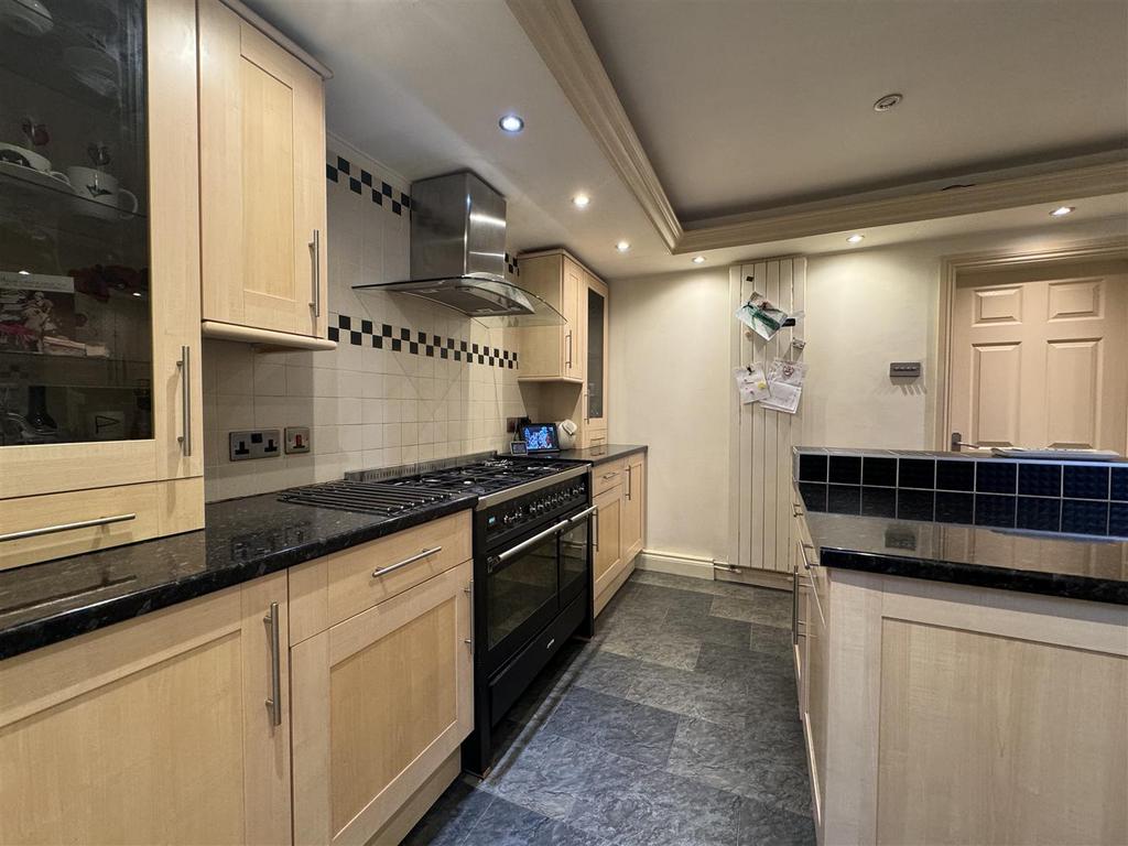 KITCHEN E.jpg