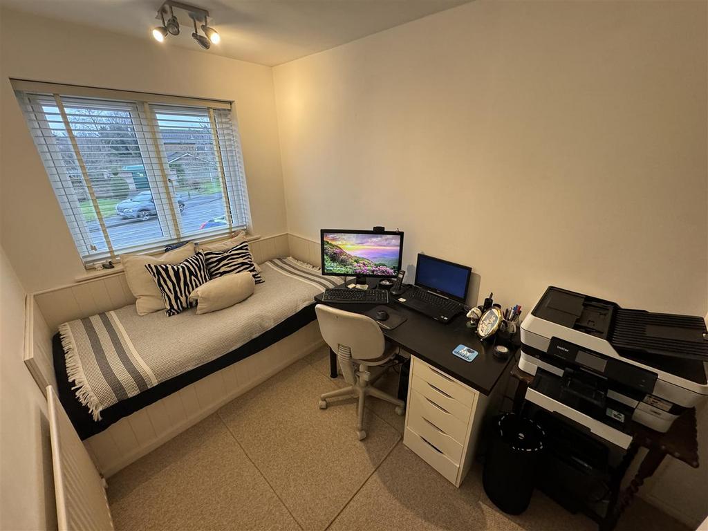 Bedroom 5 / office