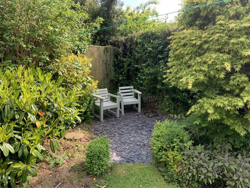 SNUG CORNER OF GARDEN.jpg