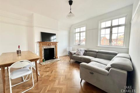 2 bedroom apartment for sale - Queens Avenue, London N21