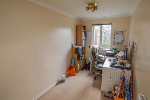 2 bedroom flat to rent - Chester Gibbons Green, London Colney