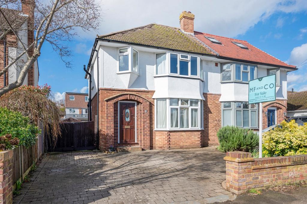 Rydens Road, WaltononThames, KT12 3 bed semidetached house for sale