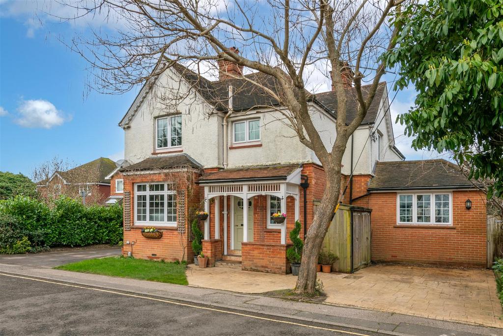 Malthouse Road, Crawley 4 bed detached house for sale £795,000