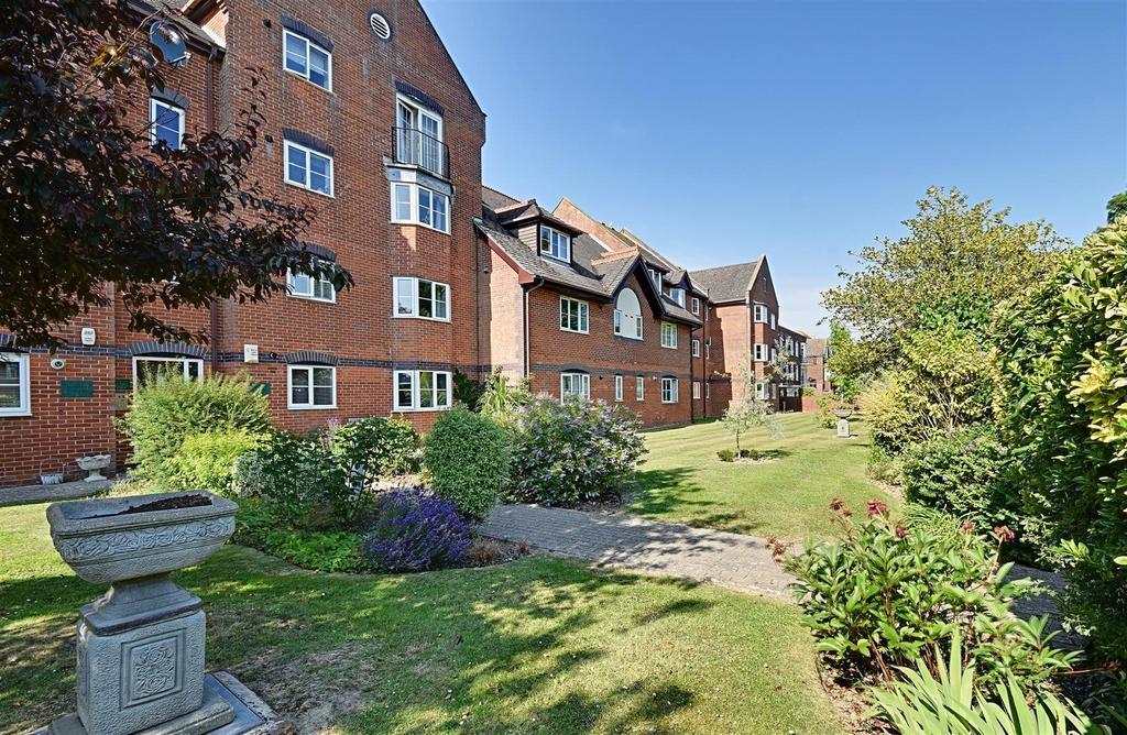 Hastings Road, BexhillOnSea 2 bed flat for sale £215,000