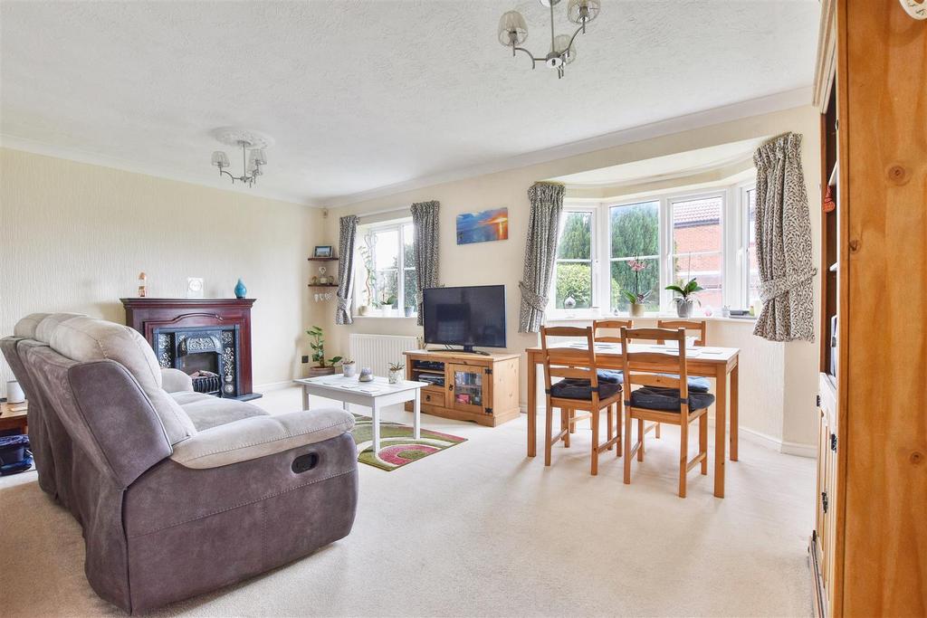 Hastings Road, BexhillOnSea 2 bed flat for sale £215,000