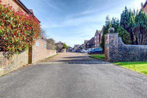 2 bedroom flat for sale, Hastings Road, Bexhill-On-Sea