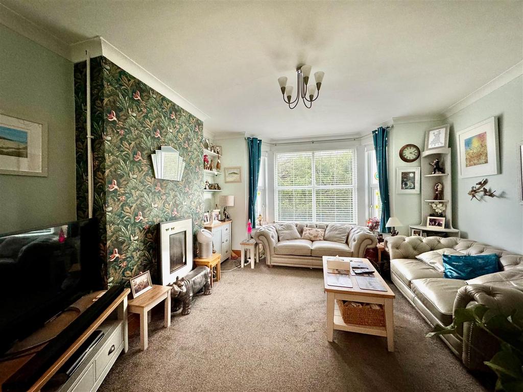 Hooe Road, Plymouth PL9 3 bed semidetached house for sale £325,000