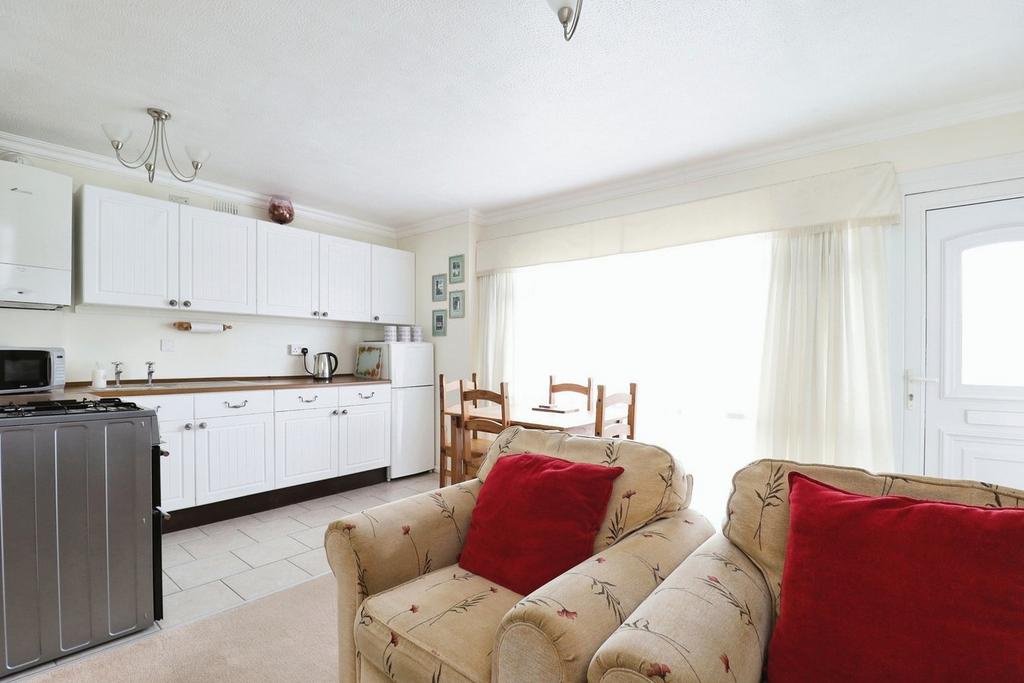 Monks Lane, Freshwater PO40 2 bed chalet for sale £130,000