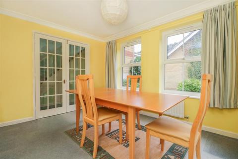 70 Earles Meadow, Horsham, RH12 4HR