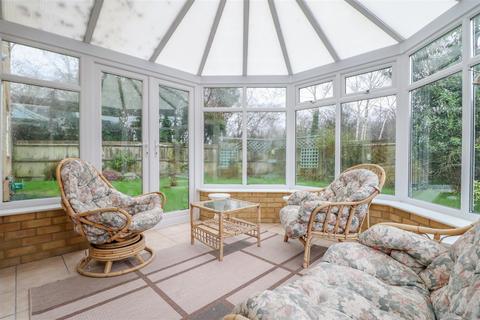 70 Earles Meadow, Horsham, RH12 4HR