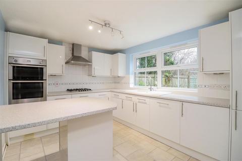 70 Earles Meadow, Horsham, RH12 4HR