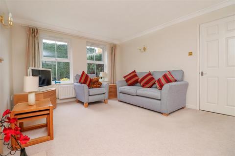 70 Earles Meadow, Horsham, RH12 4HR