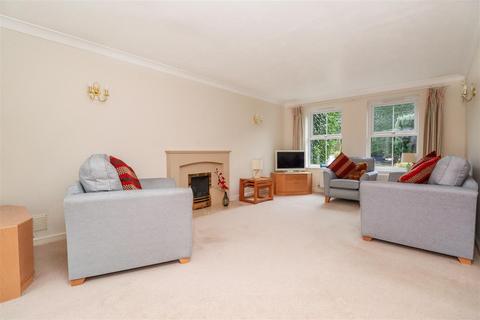70 Earles Meadow, Horsham, RH12 4HR