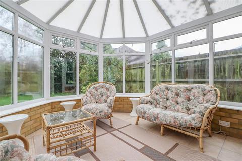 70 Earles Meadow, Horsham, RH12 4HR