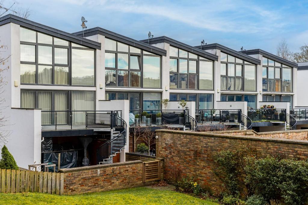 Axwell Park, BlaydonOnTyne 4 bed terraced house for sale £450,000