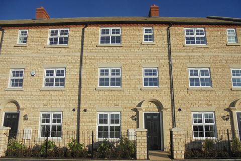 4 bedroom terraced house to rent, Langton Walk, Stamford