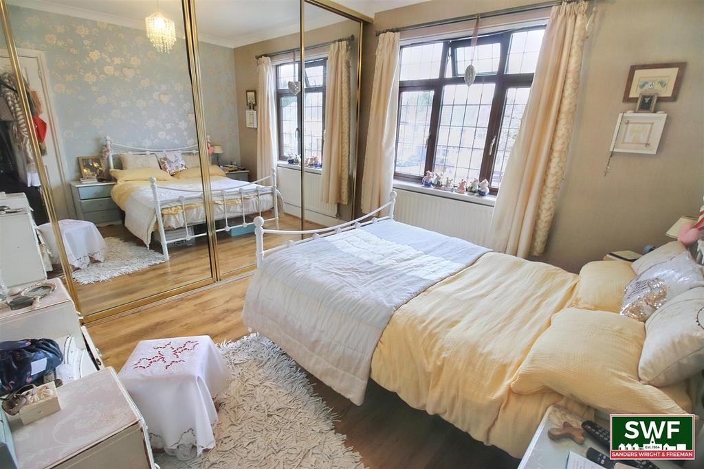 Bed1.jpg