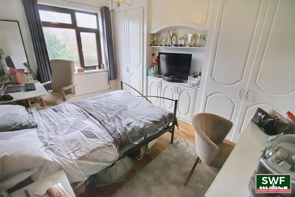 Bed2.jpg