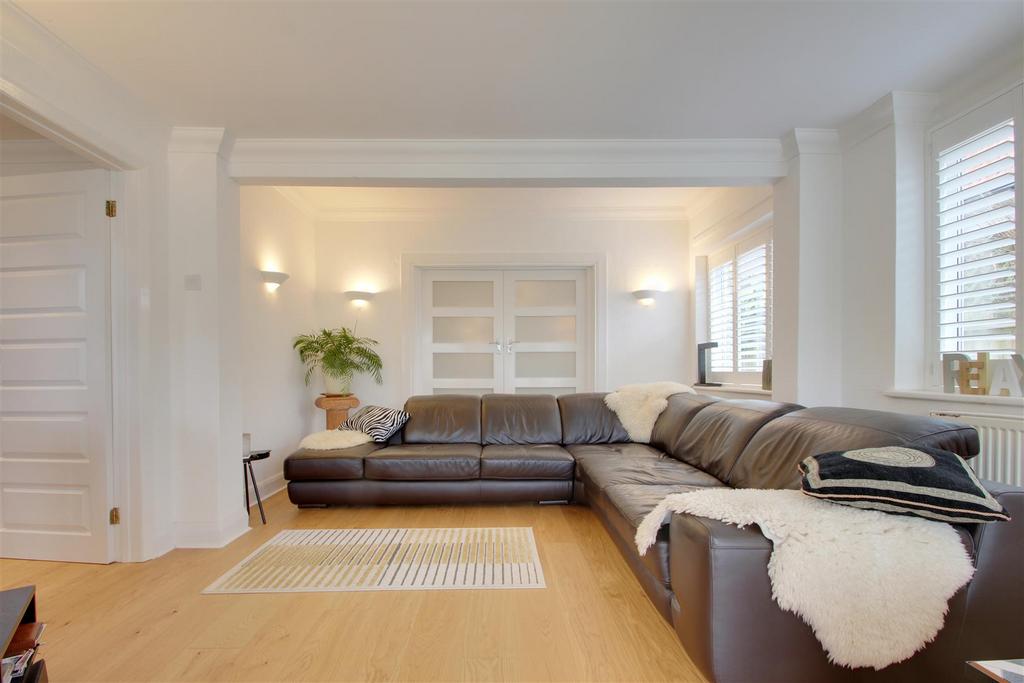 Ocean Drive, Ferring, Worthing 3 bed detached bungalow for sale £650,000