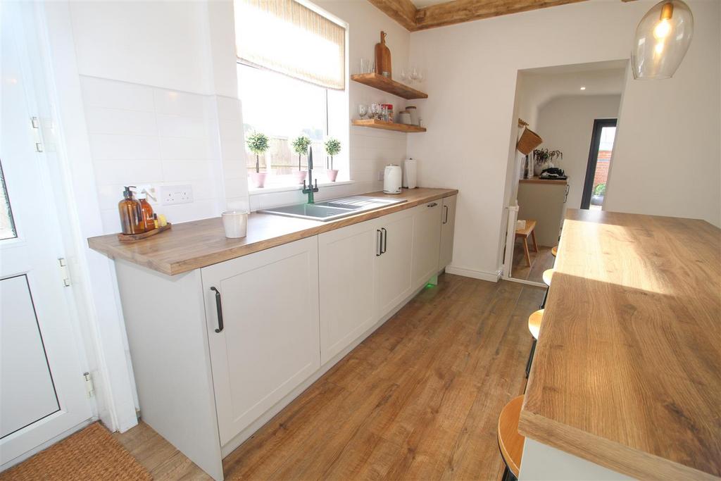 Kitchen c.jpg