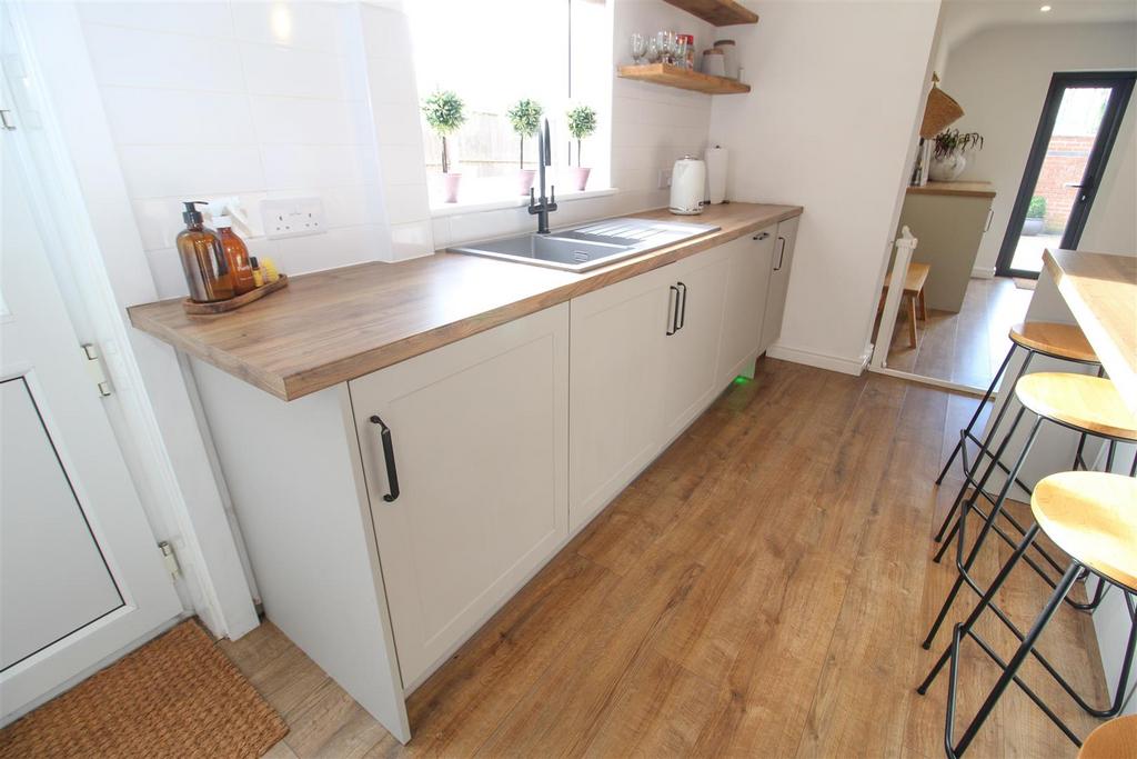 Kitchen e.jpg
