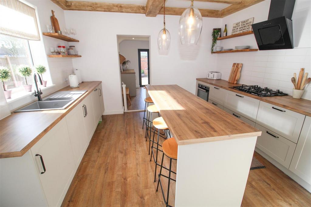 Kitchen f.jpg