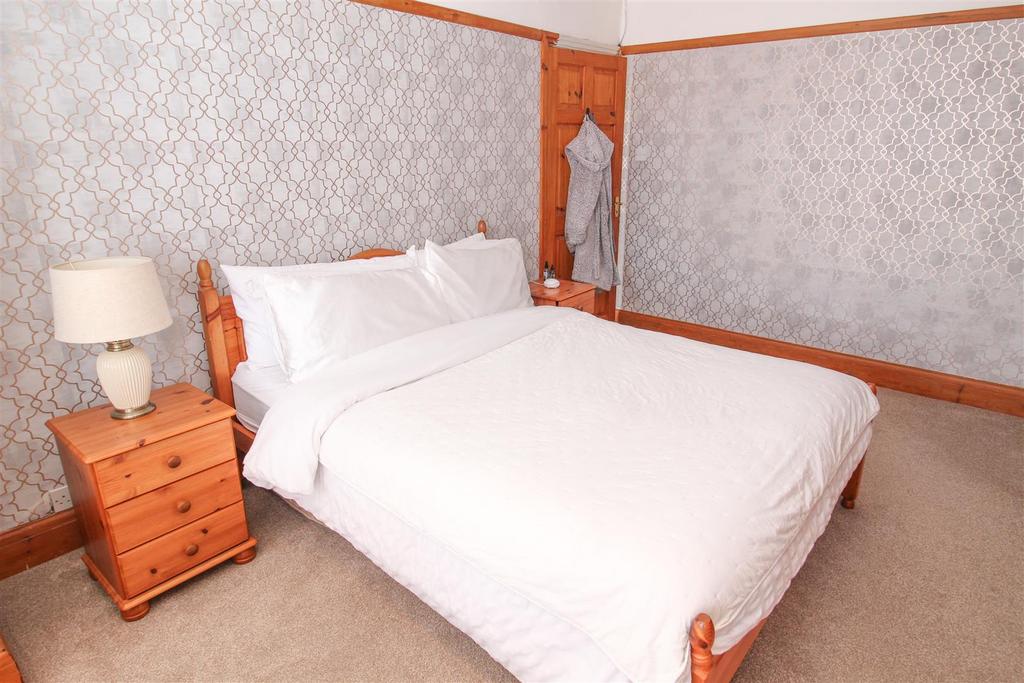 Bed 1b.jpg