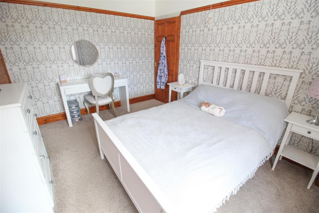 Bed 3a.jpg