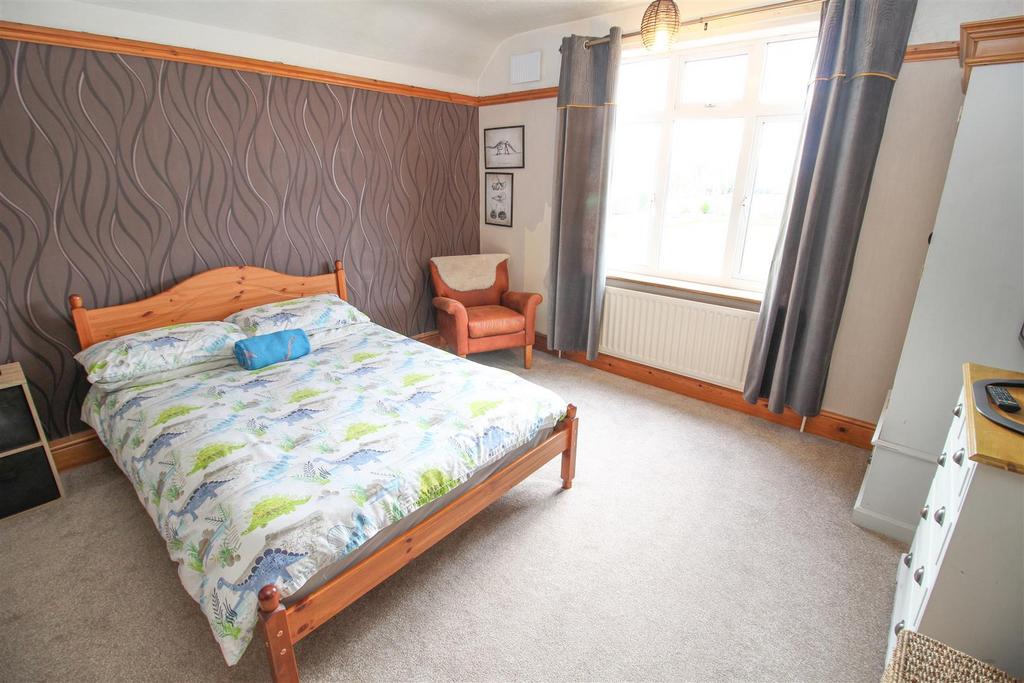 Bed 3b.jpg