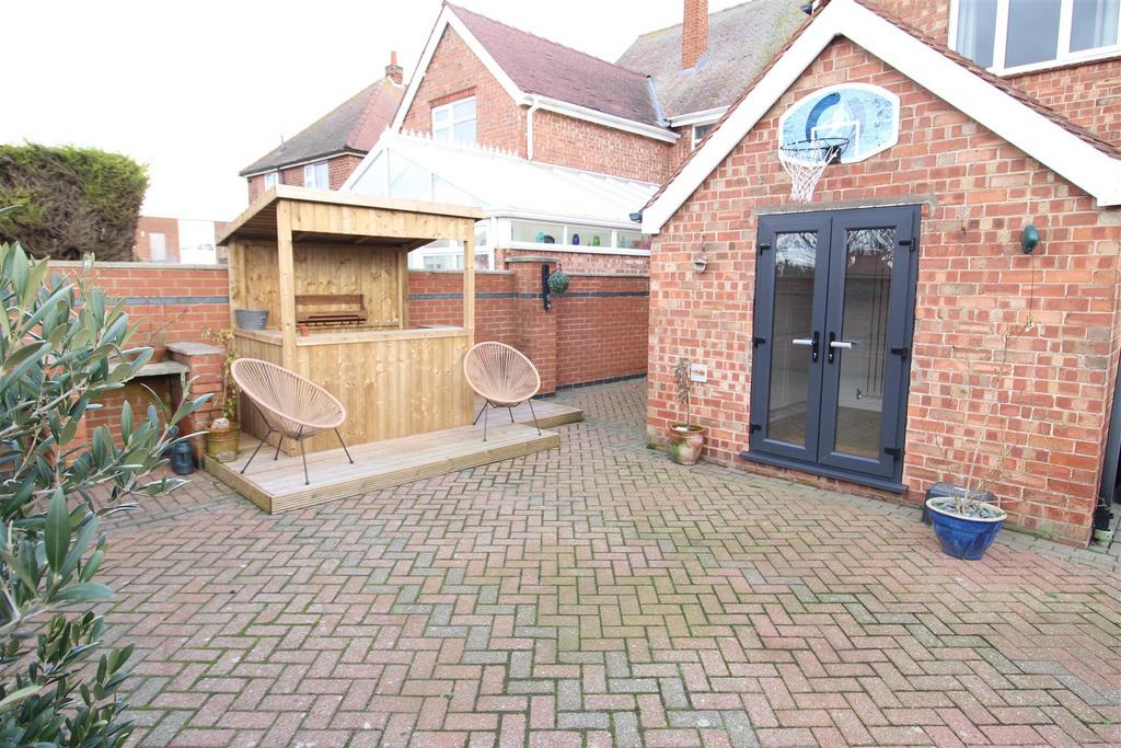 Rear garden d.jpg