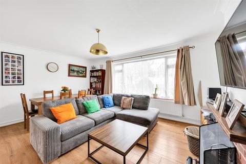 Flat 1, Blyth Court Blyth Road, Bromley, BR1 3RY