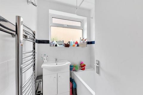 Flat 1, Blyth Court Blyth Road, Bromley, BR1 3RY