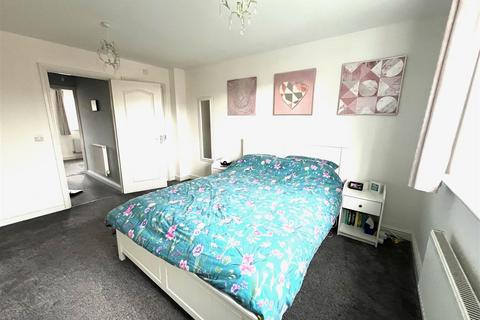 4 bedroom terraced house for sale, Eaton Drive, Rugeley
