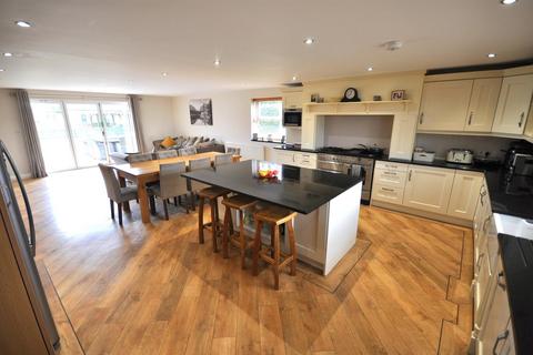 4 bedroom detached house for sale, Huggin Carr Road, Hatfield Woodhouse, Doncaster