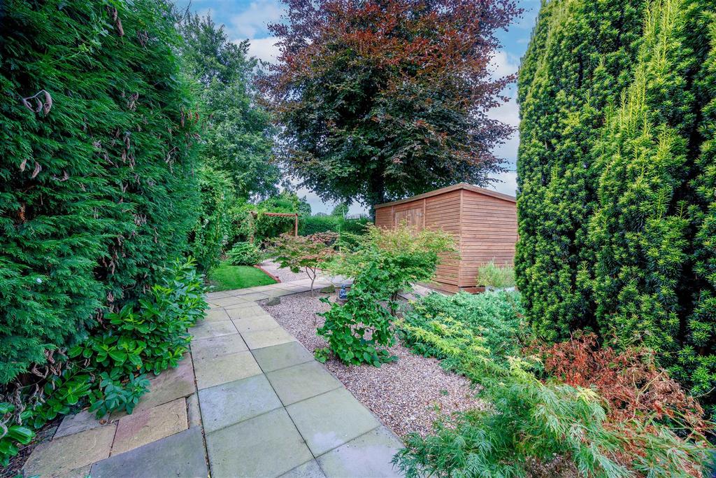 Rear Garden 1.4 1 N9 A7340.jpg