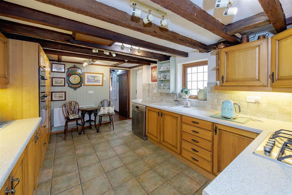 Kitchen 1 1 N9 A7385-Enhanced-NR.jpg