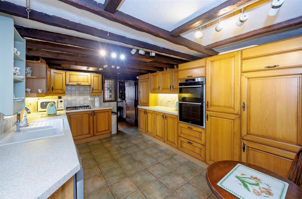 Kitchen 1.2 1 N9 A7395-Enhanced-NR.jpg